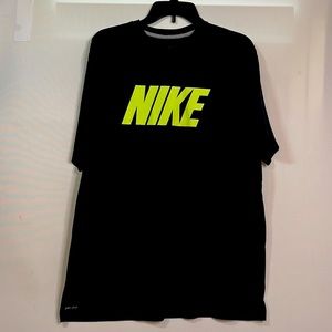 Nike men’s black XL short sleeve t-shirt.